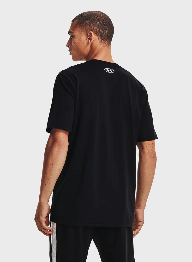 اندر ارمر تيشيرت مزين بشعار الماركة